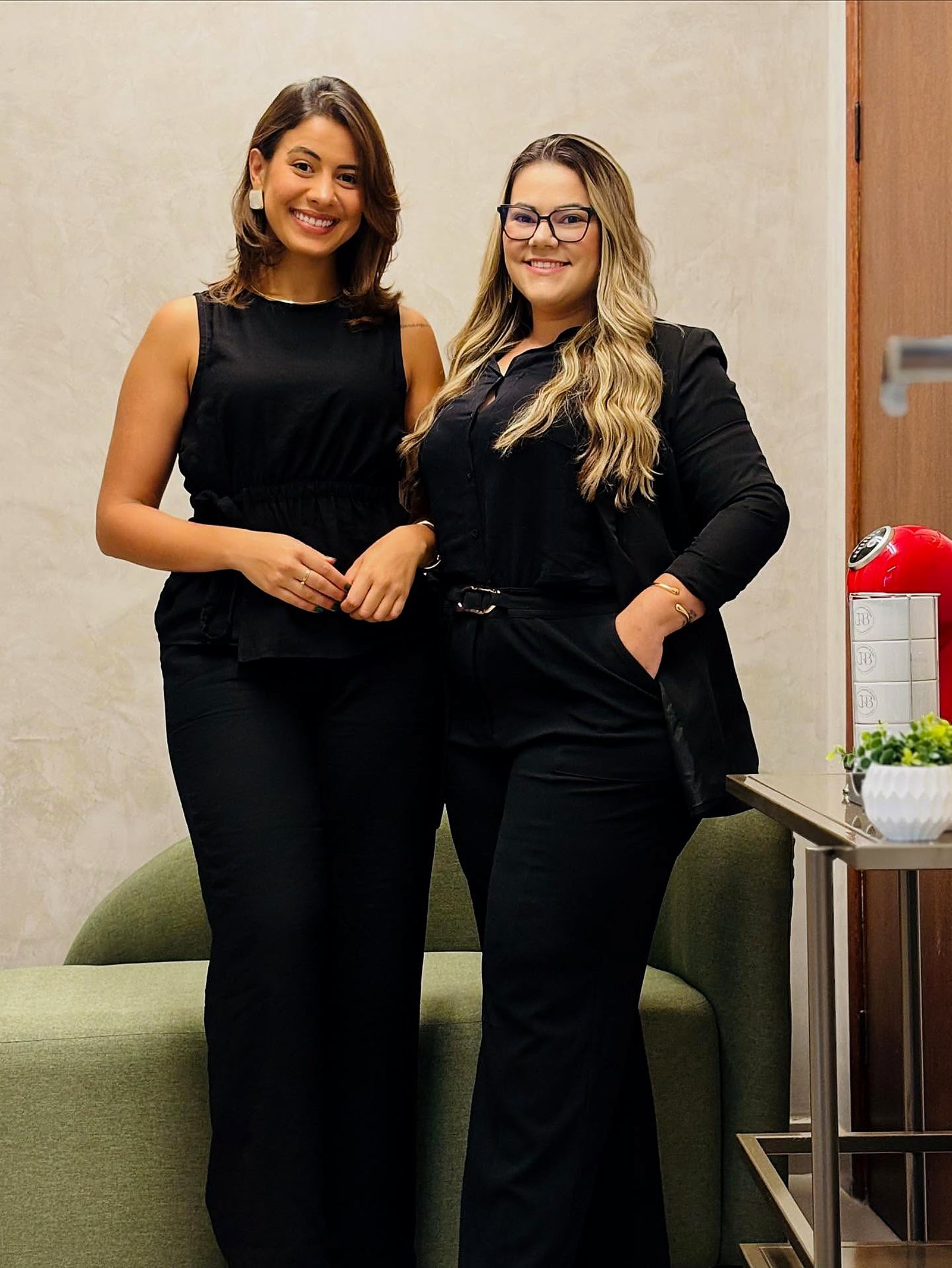Letícia e Lívia, sócias da CRB Sociedade de Advocacia